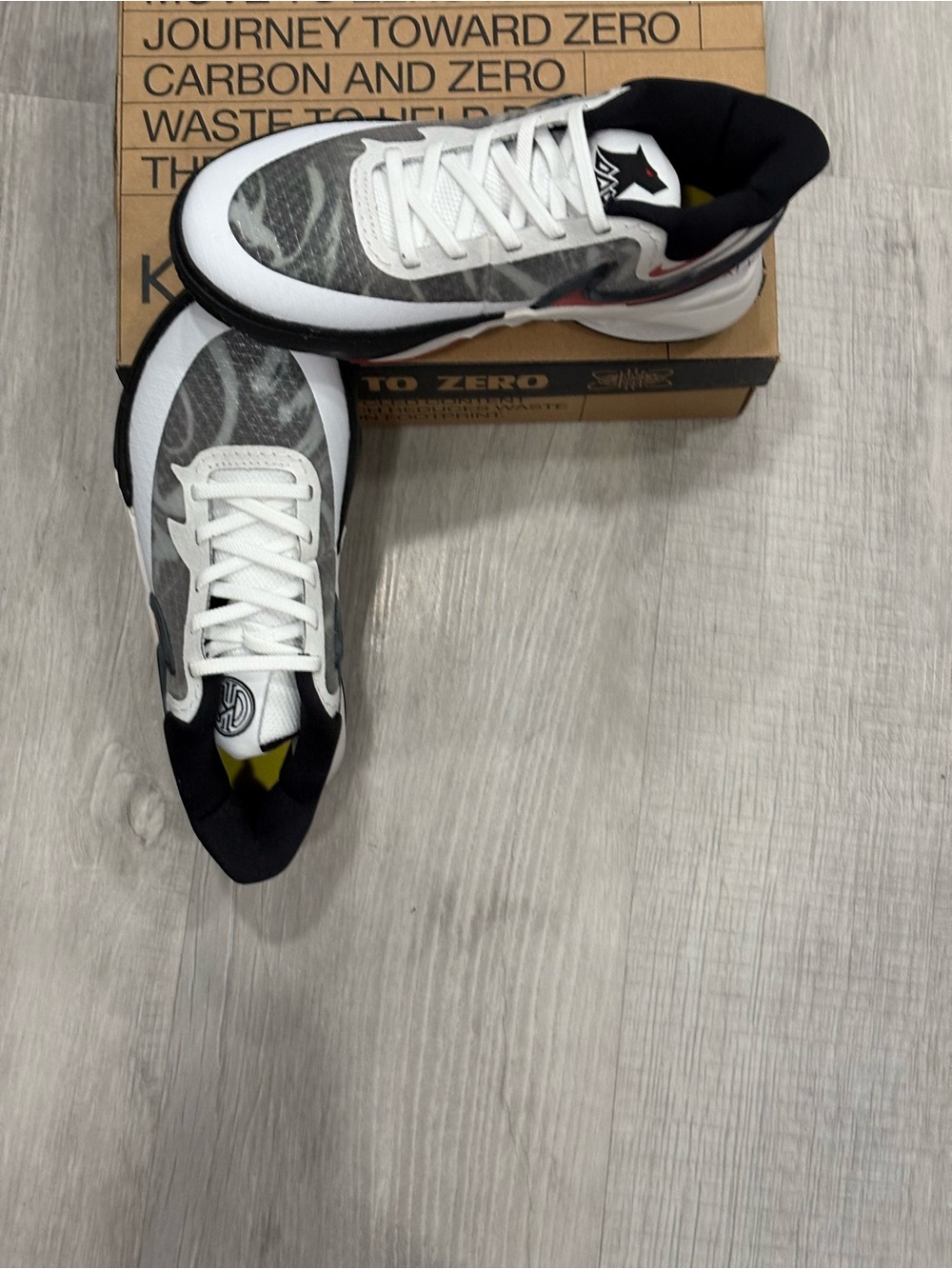 UNISEX Men’s Running Sneakers - White & Black BNWT size. 13C